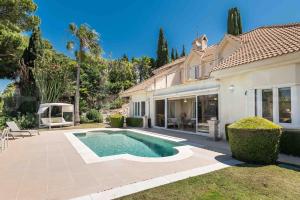 Luxury Sea View Villa with Pool & Terrace REMS