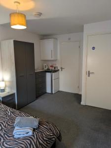 Special Offer CORBY En- Suite Double Room Near Rockingham Min 4 night stay for Couples or Single person Available in Shared property & fully equipped