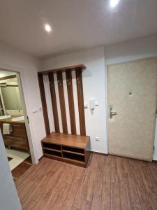 Free parking, Old Town cozy apart near train stat