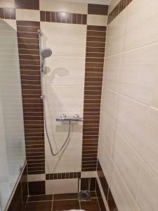 Free parking, Old Town cozy apart near train stat