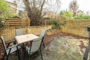 2BR Garden Flat Near Richmond & Stadium