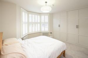 2BR Garden Flat Near Richmond & Stadium