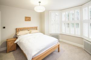 2BR Garden Flat Near Richmond & Stadium