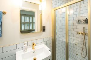 2BR Garden Flat Near Richmond & Stadium