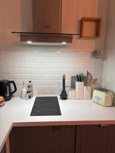 Studio centre proche marché et RER avec wifi