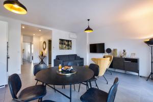 YELLOW DUBOY DANGERS 2 Bedrooms