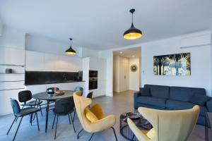 YELLOW DUBOY DANGERS 2 Bedrooms