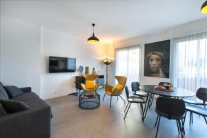 YELLOW DUBOY DANGERS 2 Bedrooms