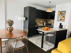 Disney T3 LUXE neuf 6P 2 ch 2 salle de bains parking privé en sous sol lit bébé C205