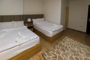 Pyramids Express View Hotel