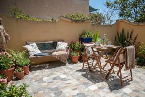 Villetta Dorata - Gozo Holiday Home with Terrace & Field View