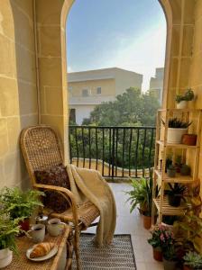 Villetta Dorata - Gozo Holiday Home with Terrace & Field View