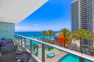 Lyfe Resort l Ocean Pool View Gym, Beach Access