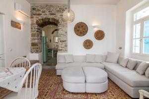 Cycladic house Tinos in the heart of Tinos city