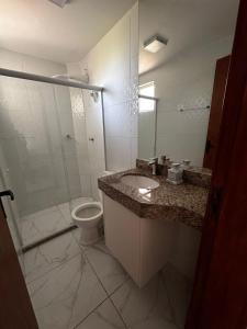 Village com 2 suites com ar a 300mts da praia e do rio