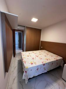 Village com 2 suites com ar a 300mts da praia e do rio