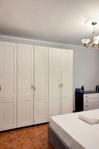 Tirana Central Apartment - Free Parking - Balcony