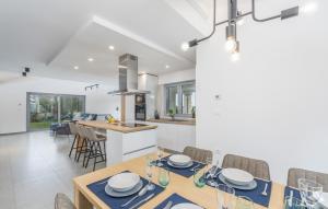 Villa Aurelia near Labin for 9 persons with heated 60 m2 pool, wellness & kids playground