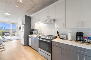 Envitae Hotel 4BR Modern Sleek Apartment