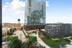 Envitae Hotel 4BR Modern Sleek Apartment