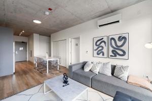 Envitae Hotel 4BR Modern Sleek Apartment