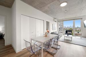 Envitae Hotel 4BR Modern Sleek Apartment