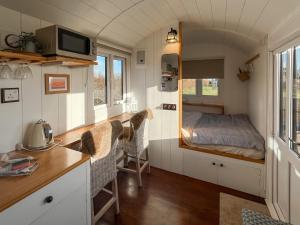 Oak Hut - Uk51025