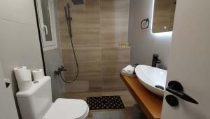 Purple Charm Elegant 1-Bedroom City Escape