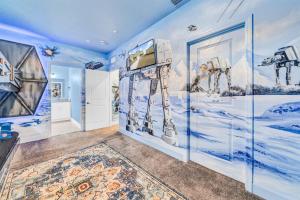 Comfortable 4 bedroom 4 bath Home Near Disney