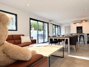 Villa bord de mer avec piscine et jardin tropical - Seaside villa with pool and tropical garden