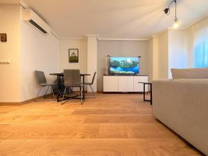 Atico con terraza privada , a 100 metros de playa Levante Santa Pola