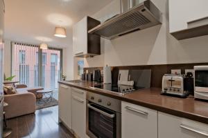 Modern 2-Bed Apartment Near AO Arena and Arndale