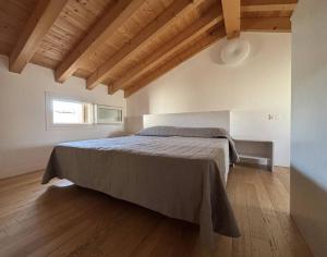 Flat with swimming pool and balcony