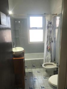 Amplio Dpto para 5 personas, SOLO FAMILIAS, cerca del Puerto y centro de Alem