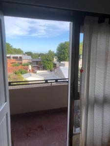 Amplio Dpto para 5 personas, SOLO FAMILIAS, cerca de Punta Mogotes y centro de Alem