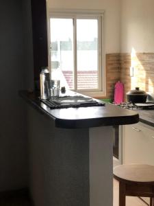 Amplio Dpto para 5 personas, SOLO FAMILIAS, cerca del Puerto y centro de Alem