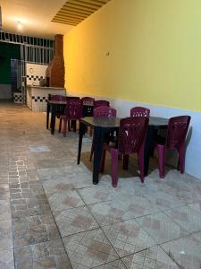 QUARTO BASICO EM POUSADA PERTO DE TUDo