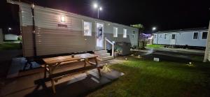 8 berth 3 Bedroomed Caravan Lyons Robin Hood Rhyl 17 Elm Crescent