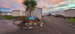 8 berth 3 Bedroomed Caravan Lyons Robin Hood Rhyl 17 Elm Crescent