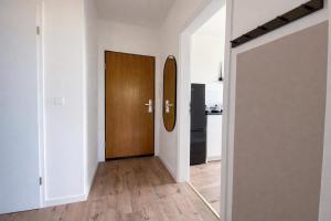Apartment mit Rheinblick, Messe, Balkon, Küche, Parkplatz