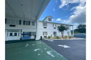 Plantation Inn & Suites by Hotel O Jackson GA