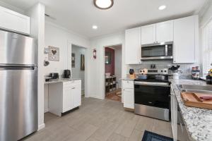 Mara Retreat with Fire Pit-Grill-Patio-Games-Jacuzzi