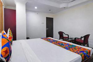 HOTEL STEP IN - Near Railway Station