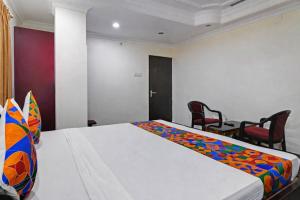 HOTEL STEP IN - Near Railway Station