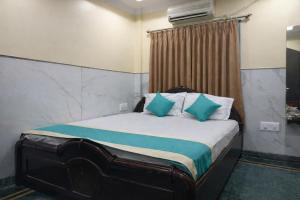 HOTEL STEP IN - Near Railway Station