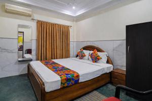 HOTEL STEP IN - Near Railway Station