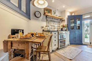 3 Bed in Whitchurch oc-c34182