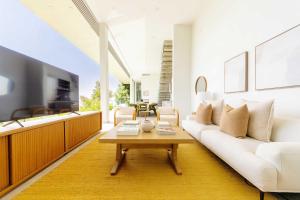 Hillside 4B Villa w Infinity Pool City Views