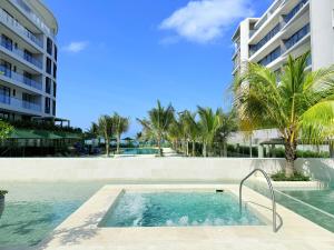 Magnificent Apartment - Beach - Jacuzzis!