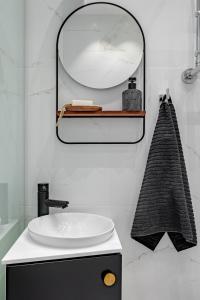 Very Cental Scandic Studio Apartment with Balcony